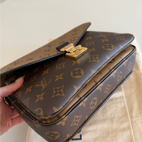 Louis Vuitton Reverse Metis Pouchette - Picture 9 of 15